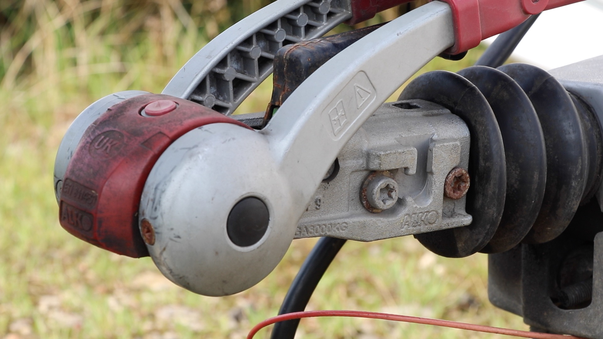 Changing ALKO Stabiliser pads Meet the Trudgians